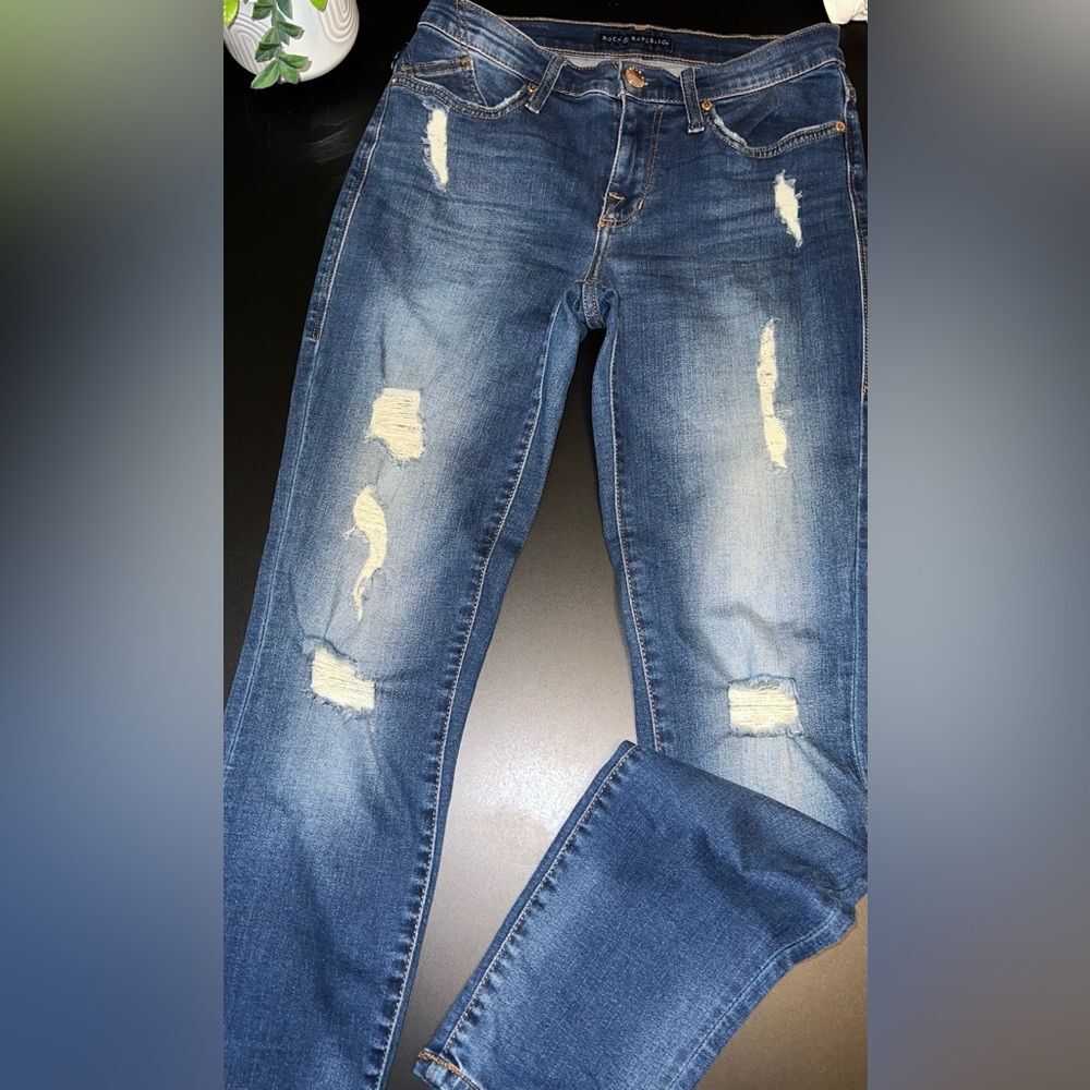 Rock & Republic Dark Blue Distressed Berlín Skinny Jeans Size 8 EUC